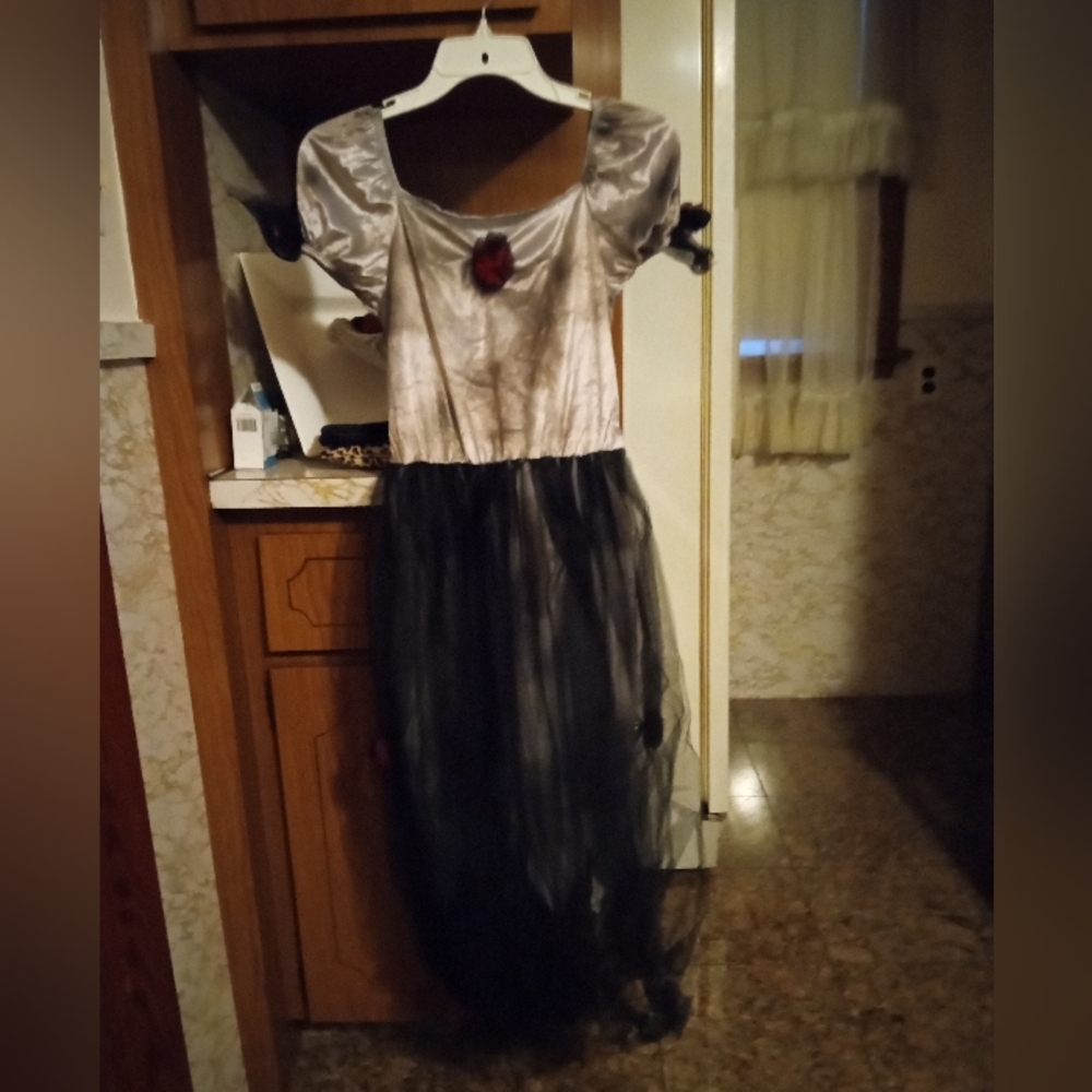 🆕 Girls Prom Corpse Costume, Girls M 8-10 - Rubie's Costume Co., NWOT - Picture 5 of 15